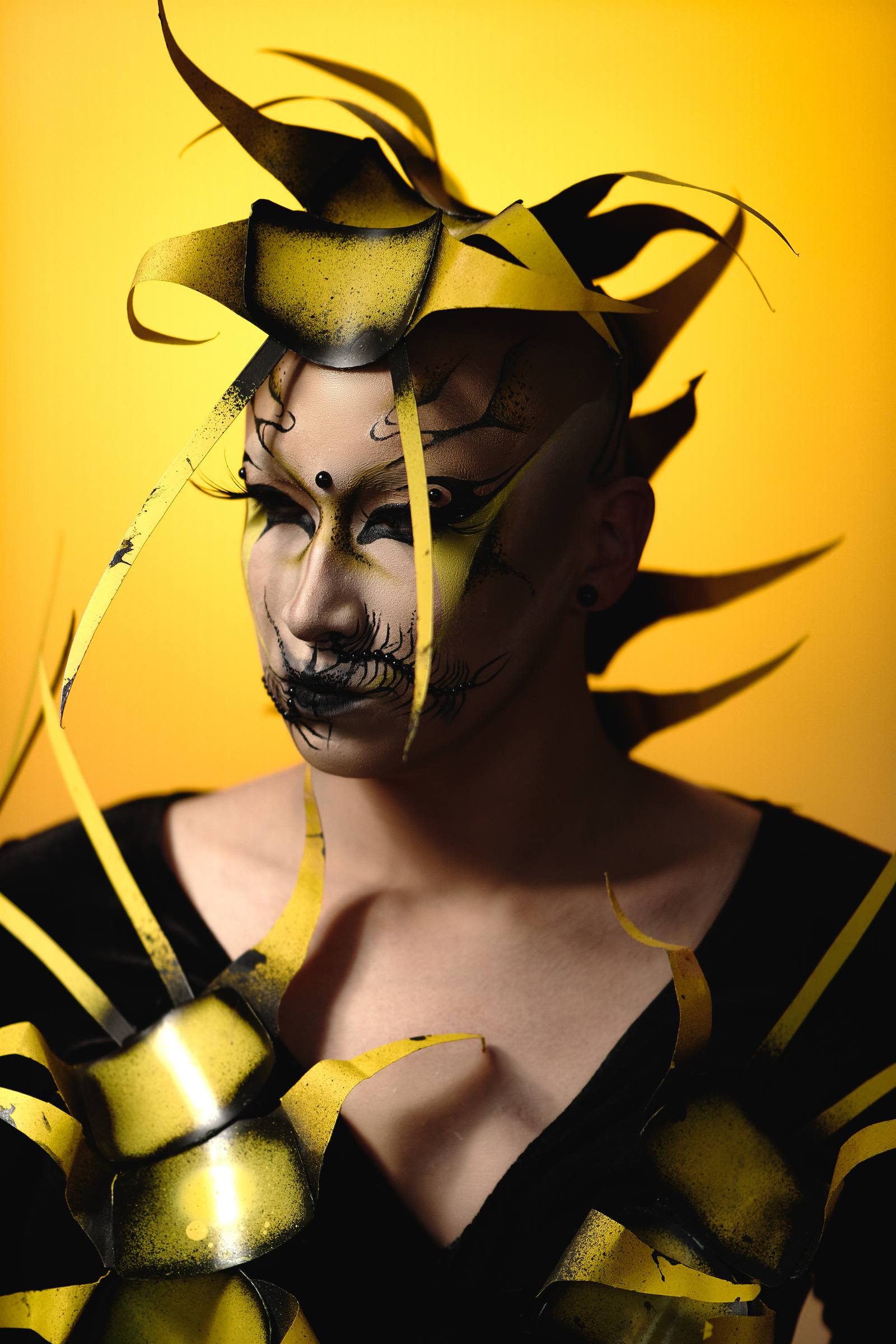 Drag queen in an centipede ensemble